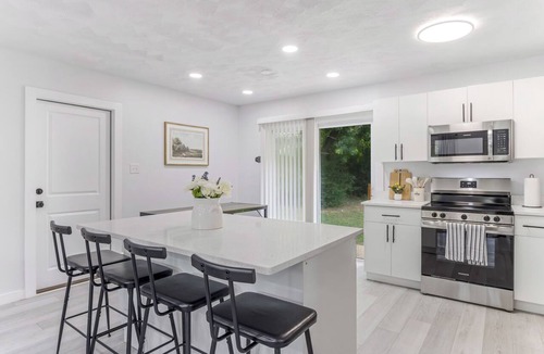 Arcadia House | Modern 3BR with Game Room, Sleeps 8, Family-Friendly