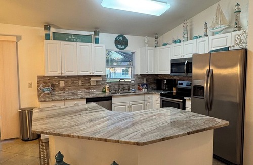 Diplomat Villa | Modern 4BR Cape Coral Home w/Heated Pool - Sleeps 10