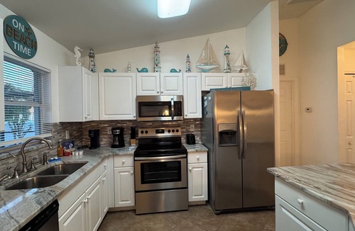 Diplomat Villa | Modern 4BR Cape Coral Home w/Heated Pool - Sleeps 10