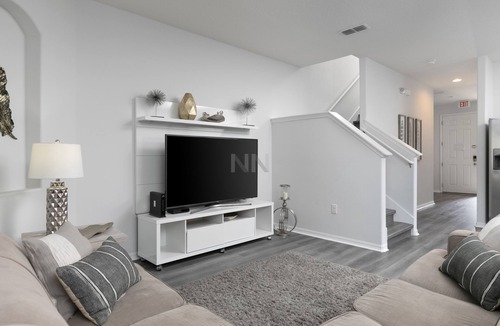 Loughman House | Modern 4BR Home, Private Pool, BBQ, Resort Amenities, 15min to Disney