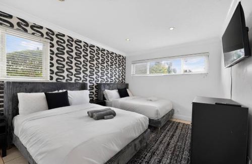 Westchester Apartment | Modern 4BR -Stunning Pool - Parking - BBQ Grill - Crib