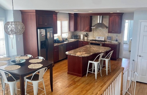 Sea Isle City House | Modern 5BR Heart of SIC — 2 Min walk to Beach, Ocean Views & Dog Friendly