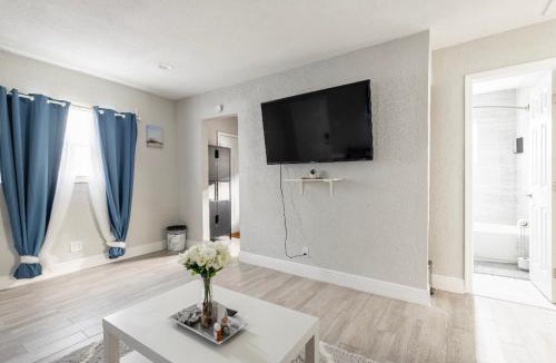 Seybold House | Modern and Comfy Miami Home