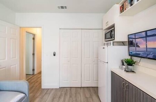 Flagami House | Modern Apartment by Coral Gables. 4mi Airport. 10mi Beach!