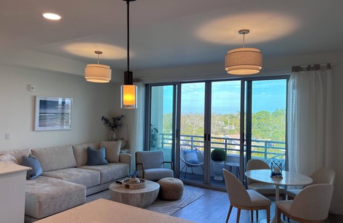 Central Sarasota Condo | Modern Arts District Retreat Walk to The Bay & Van Wezel Near Ringling