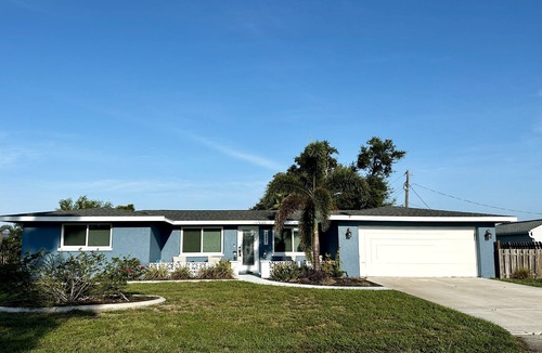 Englewood House | Modern & Casual 2BR Near Dearborn St & Beaches
