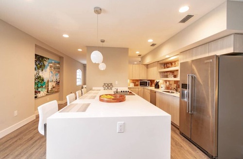 Caloosahatchee Apartment | Modern Downtown Loft, Walk to Restaurants & Nightlife