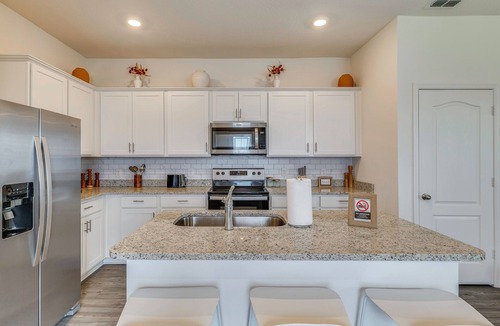 Dundee House | Modern Dundee Townhome Near Lakes & Legoland!