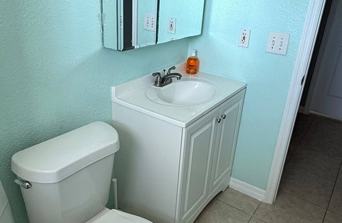 Riverview House | Modern Farmhouse Quiet & Spacious located in Safe neighborhood-RV parking space