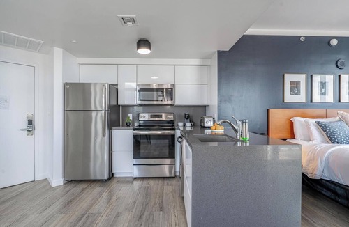 Coconut Grove Apartment | Modern Grove Studio | Parking & Washer/Dryer Included