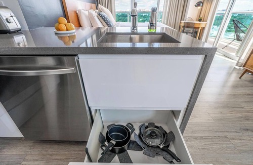 Coconut Grove Apartment | Modern Grove Studio | Parking & Washer/Dryer Included