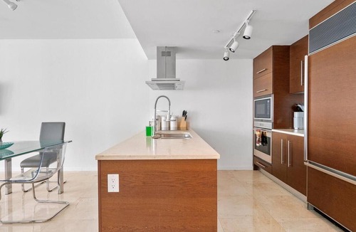 Downtown Miami Condo | Modern High Rise Stay- 32nd Floor Views