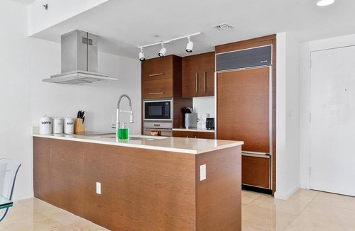 Downtown Miami Condo | Modern High Rise Stay- 32nd Floor Views