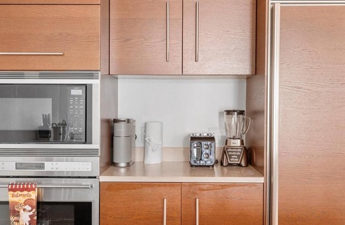 Downtown Miami Condo | Modern High Rise Stay- 32nd Floor Views