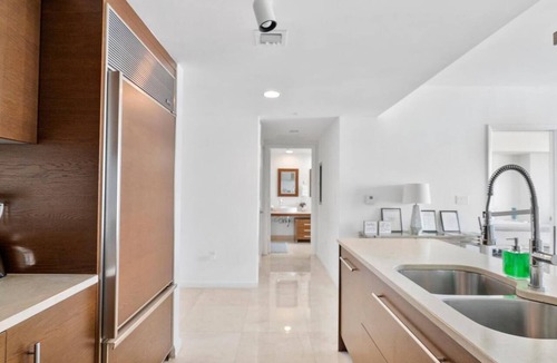Downtown Miami Condo | Modern High Rise Stay- 32nd Floor Views