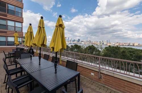 Hoboken Apartment | Modern Hoboken 1BR | Kitchen + Laundry | GLS