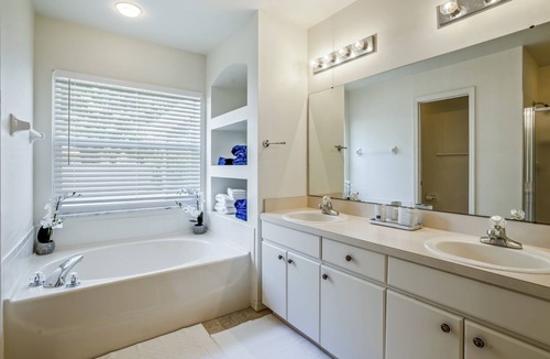 Boyette Springs House | Modern home near US-301/I-75 in Riverview. Pets and family friendly!