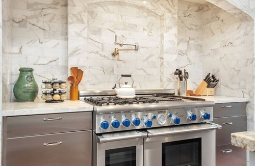 West Palm Beach House | Modern home w/pool, game room & patio