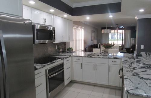 South Bradenton Condo | Modern Lakeview Resort Retreat Near IMG & Anna Maria Beaches w/Pools & Hot Tubs