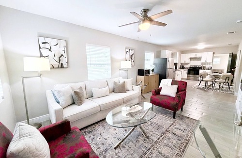Lakeland House | Modern Luxe Retreat - Fully Furnished Short-Term Rental in Lakeland