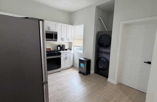 Communipaw Apartment | Modern luxury 2-bedroom apartment in Jersey City