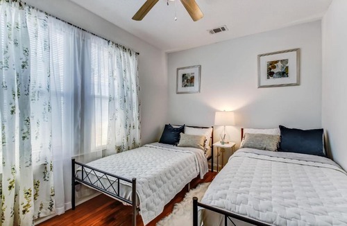 Midtown Apartment | Modern Luxury Apartment 1 mile from Forsyth Park