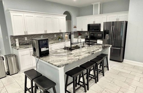 Avila House | Modern Luxury Retreat - 10PPL