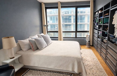 Downtown Brooklyn Condo | Modern one bedroom apartment in Dumbo near Brooklyn Bridge Park Waterfront