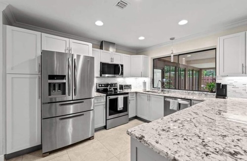 Wellington House | Modern, remodeled, pool table in Wellington!