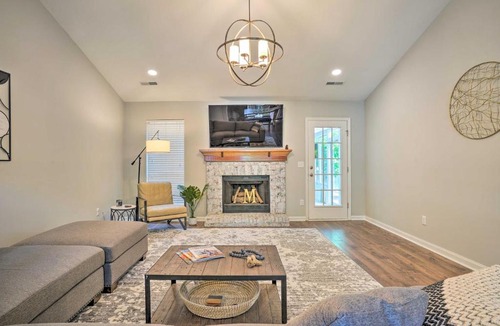 Mount Pleasant House | Modern Retreat - 4 Miles to Isle of Palms Beach!