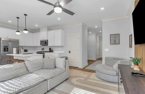 Spartanburg Villa | Modern Stay | Luxe 3BR | Sleeps 10 | 2 Min DT