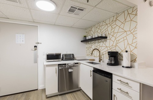 Florida Center Apartment | Modern Studio on I-Drive - pool + parking included