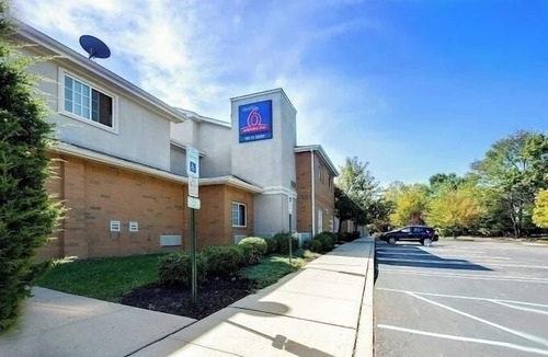 East Brunswick Hotel | Modern Suite Near Rutgers