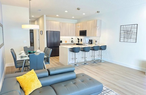Four Corners House | Modern with Pool Home close to Disney - 7 guests
