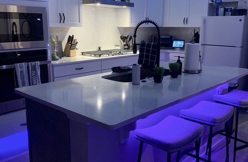 Colonialtown South House | Modern Zen + Downtown Orlando +Hot Tub + Grill + Movie Room + Patio + Aquarium