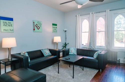 Allegheny-West Apartment | MONOPOLY - Prime-Location - Walkable - Sleeps 6