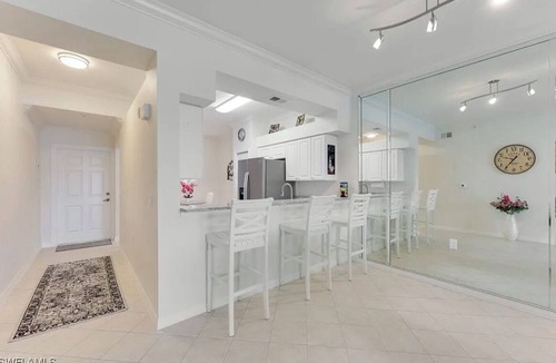Iona Condo | Monthly rental 2-bedroom condo in Beautiful Fort Myers, AC, fitness room, pool.