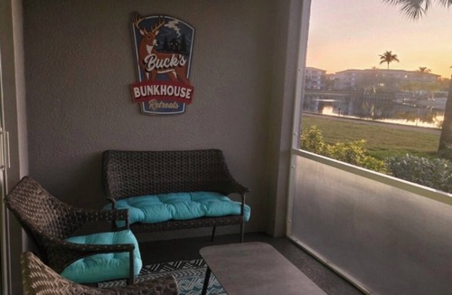 Iona Condo | Monthly rental 2-bedroom condo in Beautiful Fort Myers, AC, fitness room, pool.