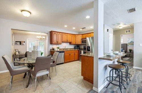 Clearwater House | Monthly Rental~ Comfy Beds~ Great for Remote Work!