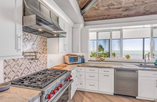 Marathon House | Morton Manor - Main House - 5bed/4.5bath single family home with private pool, dockage, pickleball court, putting green & more