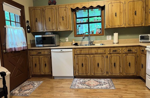 Murphy Cabin | Mossy Mountain Getaway in the peaceful Smokey Mountains