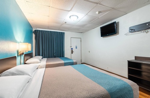 Elmsford Hotel | Motel 6 Elmsford, NY - White Plains