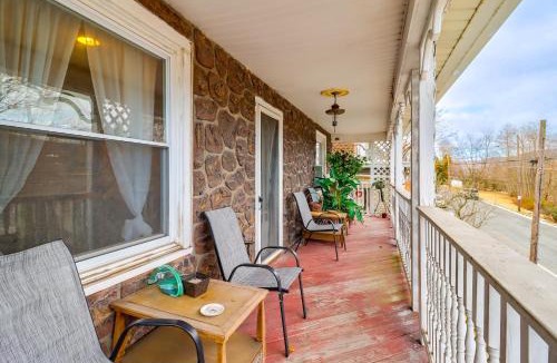 Nesquehoning Apartment | Mtn-View Balcony! All-Season Apt Near Jim Thorpe