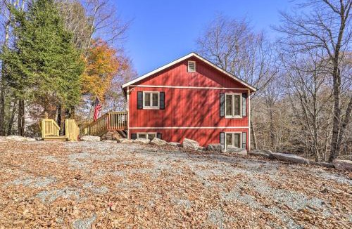 Charter Hills House | Mtn-View Cabin w/Deck, 2 Mi to Beech Mtn Slopes!