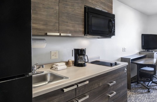 Deep Creek Hotel | My Place Hotel - Port Charlotte