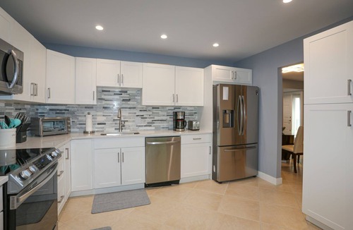 Central Naples Condo | NAPLES BATH AND TENNIS Condo 2BEDS/2BATH - Central Naples