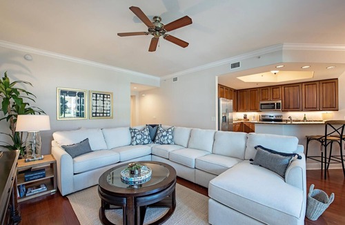 Naples Resort | Naples Bay Resort- close to beaches and downtown