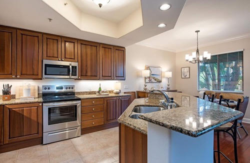 Naples Resort | Naples Bay Resort- close to beaches and downtown