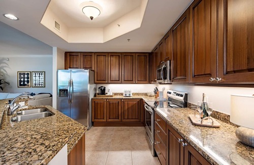 Naples Resort | Naples Bay Resort- close to beaches and downtown