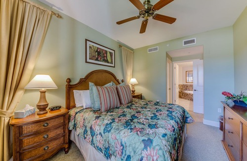 Royal Harbor Condo | Naples Bay Resort Shopping Food and Resort Amenities